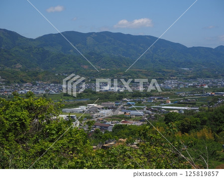 View from the Kinokawa Fruit Line in Wakayama Prefecture 125819857
