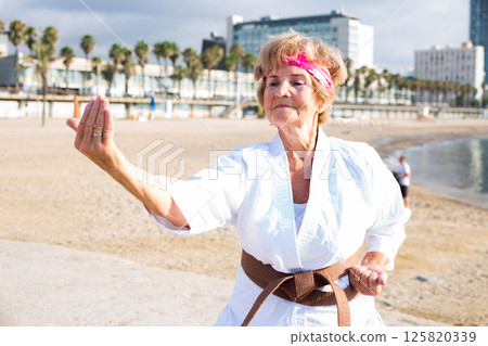 Old woman in kimono on beach Old woman in kimono on beach 125820339