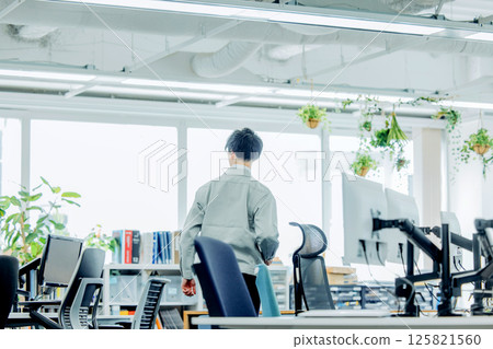 Man in work clothes, back view Man in work clothes, back view 125821560