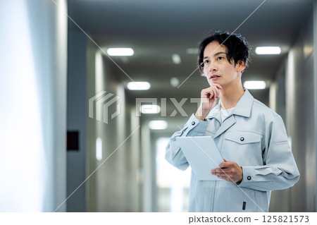 Young engineer standing in the office corridor 125821573