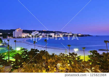 Magic hour at Shirahama Beach in Wakayama Prefecture 125821984