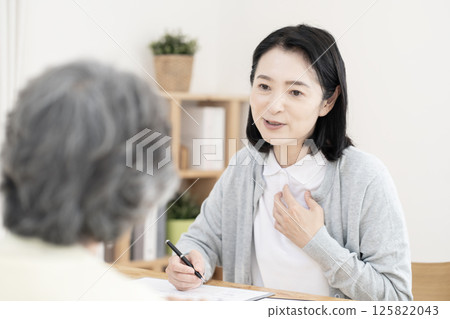 護理經理/護理經理進行家訪 護理經理/護理經理進行家訪 125822043