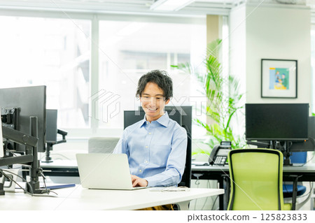 Engineer working in office, smartphone 125823833