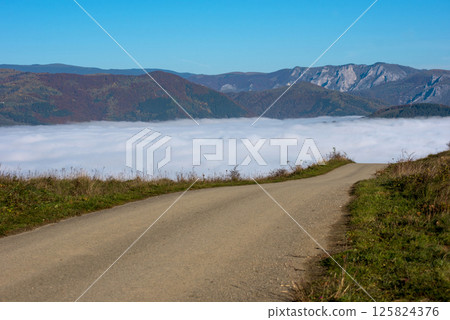 Misty morning haze in the valley in the autumn 125824376
