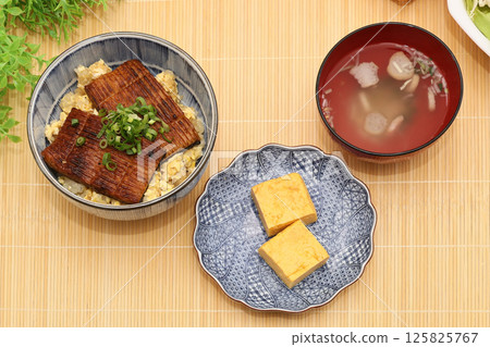 蓋飯烤鰻魚 蓋飯烤鰻魚 125825767