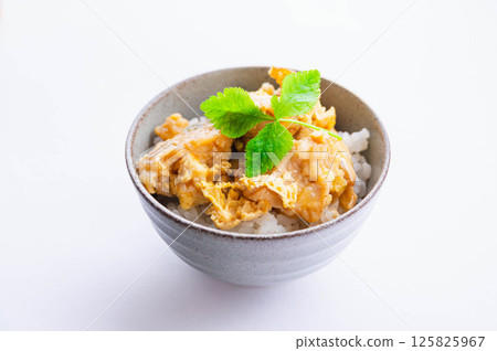 Chicken tempura bowl 125825967