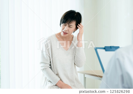 A woman to be examined A woman to be examined 125826298