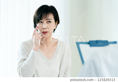 A woman to be examined A woman to be examined 125826313