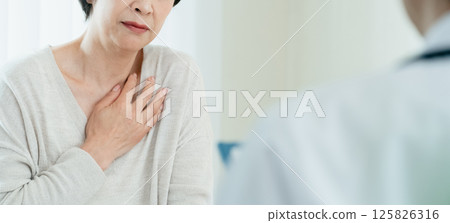 A woman to be examined A woman to be examined 125826316