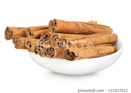 Cinnamon sticks in ceramic bowl isolated on white background with full depth of field 125827012