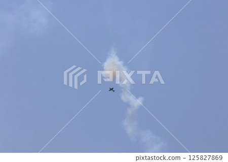 Acrobatic flight Propeller plane 125827869