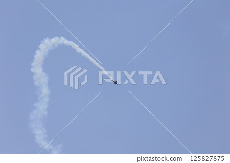 Acrobatic flight Propeller plane Acrobatic flight Propeller plane 125827875