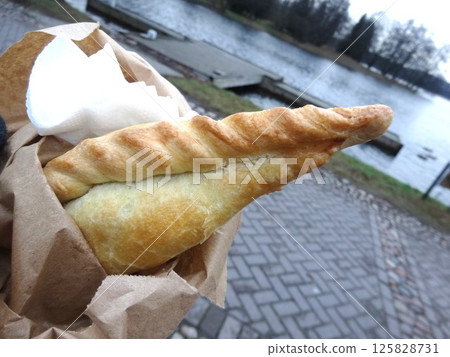 [Lithuania] Trakai region's local dish "Kibinay" (Trakai) 125828731