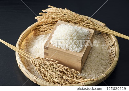 Rice served in a masu 125829629