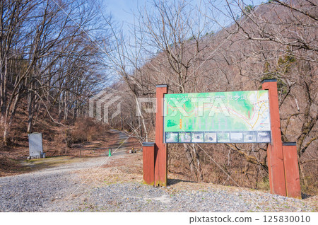 [Former JNR Shinonoi Line] Abandoned railway line promenade [Akashina, Azumino City] 125830010