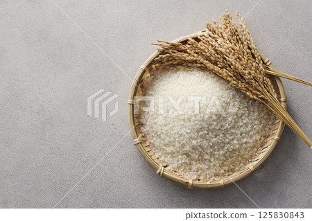 rice in colander 125830843