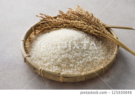 rice in colander rice in colander 125830848