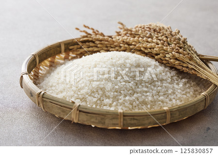 rice in colander rice in colander 125830857