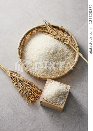 rice in colander 125830873