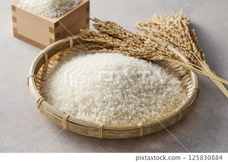 rice in colander 125830884