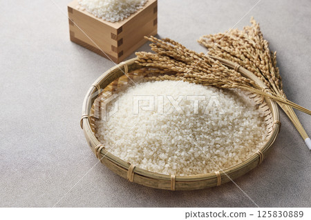 rice in colander 125830889