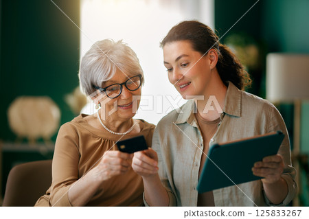 women are using pc for online shopping women are using pc for online shopping 125833267