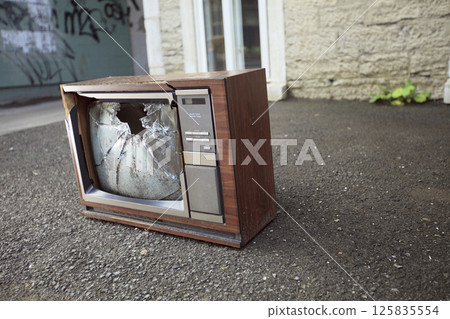 old broken TV left on the street. old broken TV left on the street. 125835554