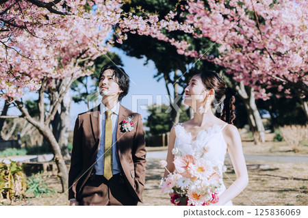 櫻花與婚紗照拍攝 櫻花與婚紗照拍攝 125836069