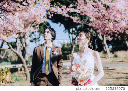櫻花與婚紗照拍攝 櫻花與婚紗照拍攝 125836070