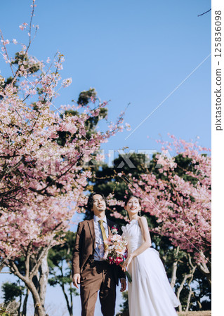 櫻花與婚紗照拍攝 櫻花與婚紗照拍攝 125836098