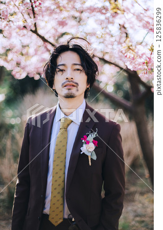 櫻花與新郎的單人照 125836299