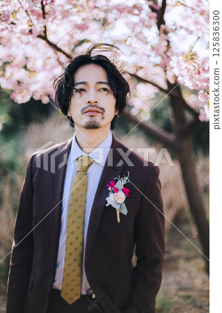 櫻花與新郎的單人照 125836300