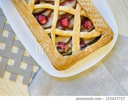 Homemade cake, cake decorated with strawberries 125837727