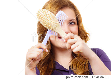 Girl long hair with comb brush Girl long hair with comb brush 125838295