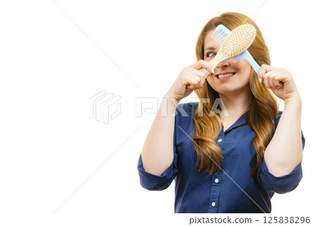 Girl long hair with comb brush Girl long hair with comb brush 125838296