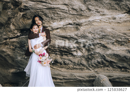 A young couple taking pre-wedding photos at Jogashima A young couple taking pre-wedding photos at Jogashima 125838627
