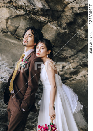 A young couple taking pre-wedding photos at Jogashima A young couple taking pre-wedding photos at Jogashima 125838667