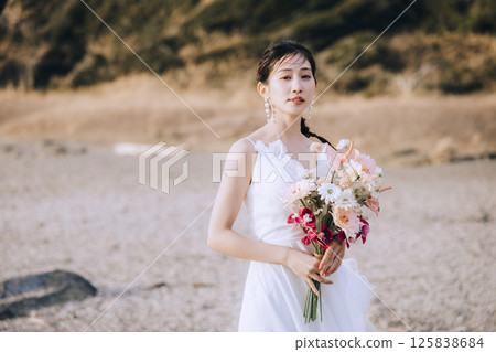A young couple taking pre-wedding photos at Jogashima A young couple taking pre-wedding photos at Jogashima 125838684
