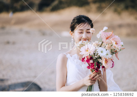 A young couple taking pre-wedding photos at Jogashima A young couple taking pre-wedding photos at Jogashima 125838692