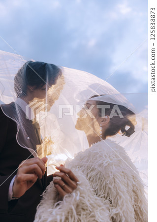 A young couple taking pre-wedding photos at Jogashima 125838873