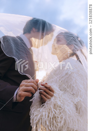 A young couple taking pre-wedding photos at Jogashima 125838878
