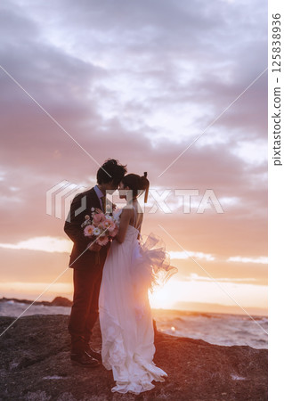 A young couple taking pre-wedding photos at Jogashima A young couple taking pre-wedding photos at Jogashima 125838936