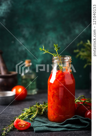 Traditional Italian tomato marinara sauce Traditional Italian tomato marinara sauce 125840153