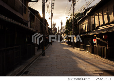 Kyoto: Gion "Shinbashi-dori" at dusk 125840405