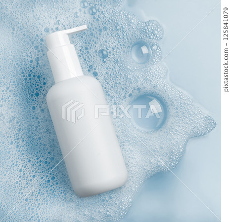 A Stylish and Minimalist White Cosmetic Bottle Featuring Foam and Bubbles for Elegance 125841079