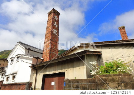 [Saga Prefecture] Imari Nabeshima ware on a clear day at the Okawachiyama street (Hangamazaka) 125842154