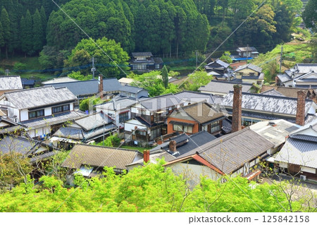 [Saga Prefecture] Imari Nabeshima ware on a clear day at the Okawachiyama street (Hangamazaka) 125842158