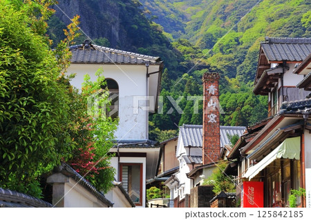 [佐賀郡] 晴天的大河內山街道（阪間坂）的伊凡裡鍋島燒 125842185