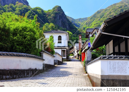 [佐賀郡] 晴天的大河內山街道（阪間坂）的伊凡裡鍋島燒 125842195