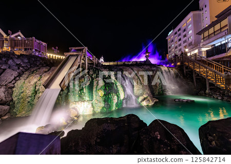 Gunma Prefecture, Kusatsu Town, Agatsuma District, Kusatsu Onsen Yubatake, Yutaki waterfall night view 125842714